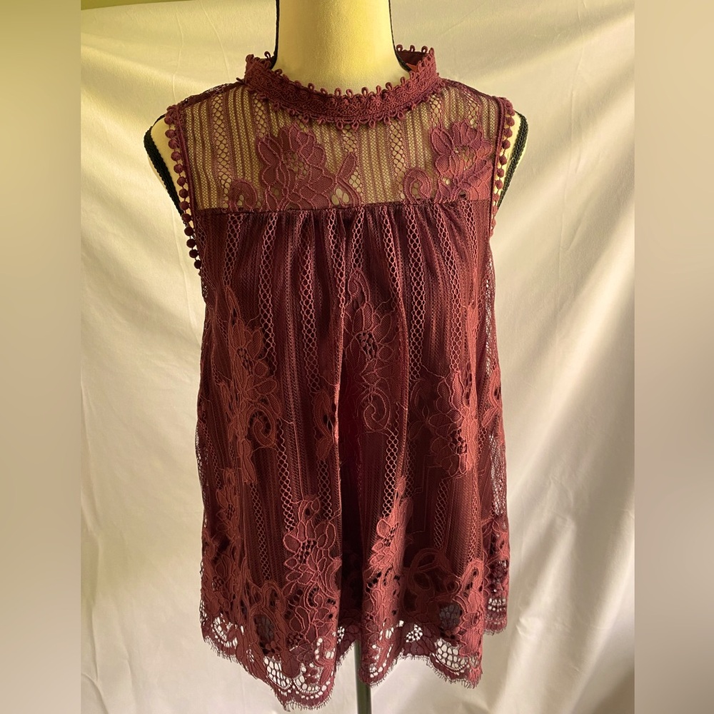 altar’d state; sleeveless lace tank; size S